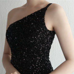 One-Shoulder Sequined Fishtail Split Maxi Dress